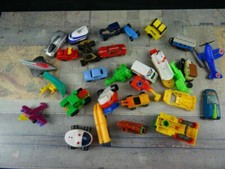 Konvolut für Bastler Ersatzteile Ü-Ei Fahrzeug Schiff Autos Anhänger Wagon Sp617