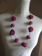 Filzkette Halskette gefilzte Kette Filz Blume Rose Handarbeit Unikat! EYECATCHER