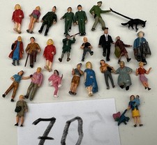 H0 1:87 Figuren Preiser Polizist mit Hund Reisende Passanten Baby Jäger