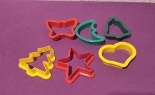 DDR -6 PLÄTZCHEN AUSSTECHFORMEN- mehrfarbig PLASTE WEIHNACHTEN OSTALGIE VINTAGE1