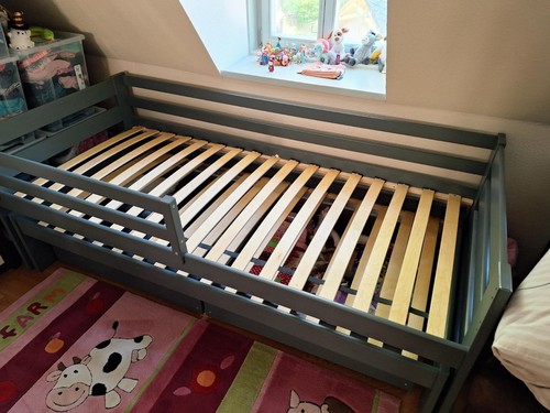 Bett ausziehbar mit 2 - bett,,