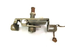 Haubenschloss mit Zapfen