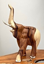 Elefant aus Holz, natur