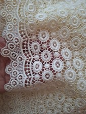 130 x 135  Stoff,  Spitze