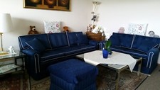 Edles Top Sofa 3er, und 2er, und Hocker in Bestzustand  Special Anfertigung