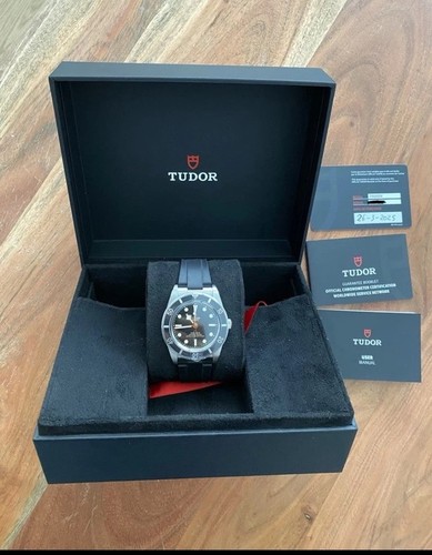 Tudor black bay - black,