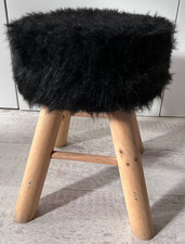 Hocker TED - Holzbeine & Felloptik schwarz - Höhe ca. 41 cm