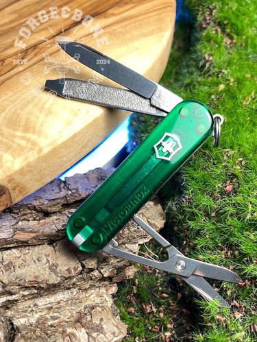 Victorinox classic dark - victorinox,