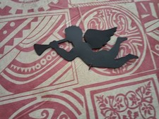 schwarzer Metallengel zum Hängen