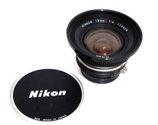 EXC+++ TOP+++ Nikon Nikkor 18mm f/1:4 Ai Ultraweitwinkel + Gegenlichtblende HN-15