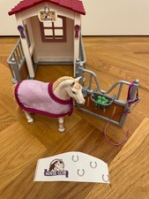 Schleich 42368 neuwertig Stall mit Pferd