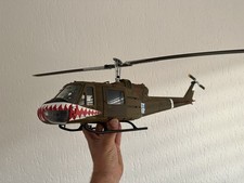 Seltene Bell UH-1D Huey Shark Mouth von 21st Century Toys im Maßstab 1:18.