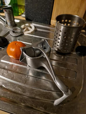 Manuelle Saftpresse aus Metall