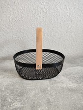 Schwarzer Metallkorb Korb mit Bambusgriff