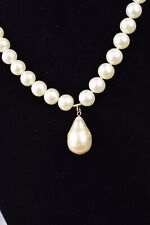 Südsee-Perlencollier mit riesengrossem Perlenanhäger, 14 k Gold Montierung, Top!