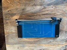 Papierschneidemaschine aus