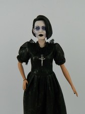 Barbie customizada gothic Mera