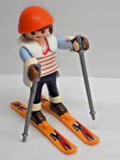 Frau mit Ski ++++ Figur