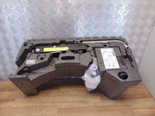 VW Passat 3C B6 Variant Bordwerkzeug Werkzeug Wagenheber Radschlüssel Öse