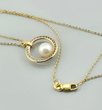 Zarte Goldkette mit Anhänger