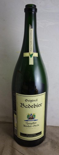 Große leere bierflasche - leere,