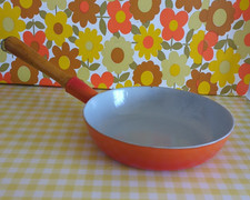 Vintage Orange Gusseisen