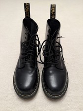 Dr. Martens 8-Loch Boots