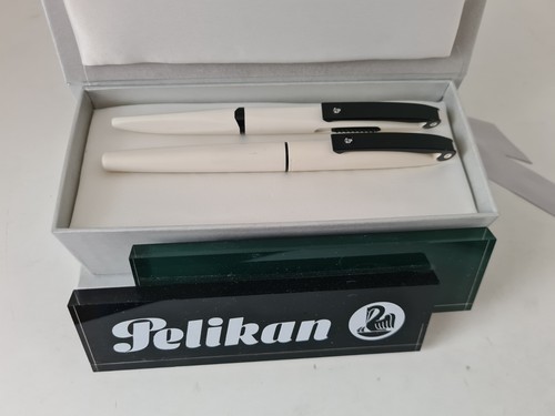 Pelikan luigi colani - luigi,