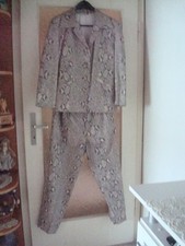 Silberner Hosenanzug aus Kunstleder