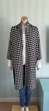 SCHWARZ-WEIßER STRICKMANTEL
