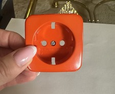 Orangen Farbe Schutzkontakt-Steckdose (Schuko-Steckdose) der Marke Busch-Jaeger 
