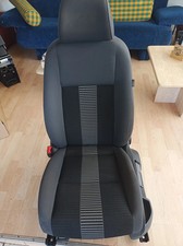 1K4881105LE Fahrersitz vorne