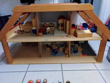 großes, schönes Puppenhaus