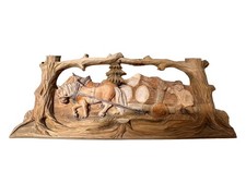 Handgeschnitztes Holzrelief