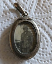 Medaillon mit Foto /Soldaten