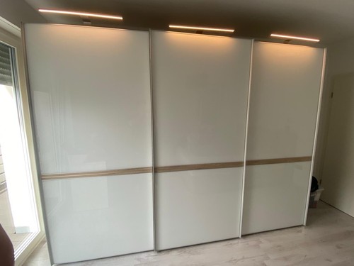 Kleiderschrank mit
