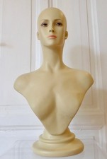 Große Schaufenster Büste