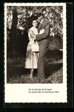 Soldat der Bundeswehr umarmt seine Freundin, Ansichtskarte 