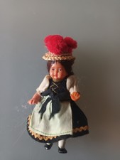 Alte kleine Trachtenpuppe