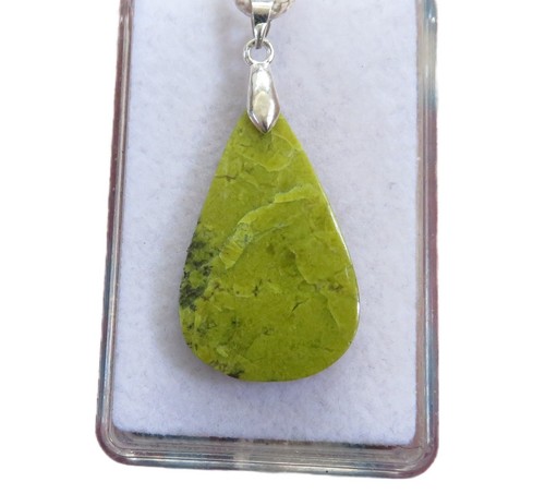 Grüner opal cabochon - grüner,