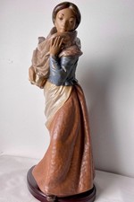 Nao by Lladro "Country Woman". Große Figur mit Holzsockel. 