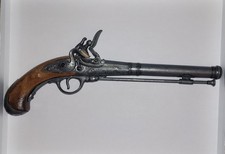 Alte Pistole mit Holzgriff