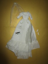 9) ALTES PRÄCHTIGES VINTAGE SATIN-BRAUTKLEID SCHLEPPE BARBIE UA.29cm MODEPUPPEN