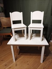 Kindertisch mit 2 Stühlen von