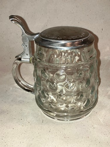 Bierkrug aus glas mit - bierkrug,
