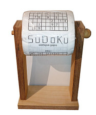 Papier Rollen Halter Ständer Holz unikat Handarbeit mit Sudoku Rätseln