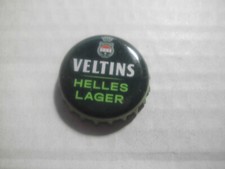 Gebrauchter, grüner Kronkorken VELTINS HELLES LAGER