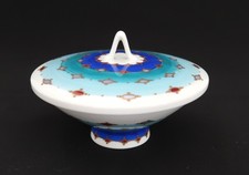 Farbenfrohe Deckeldose