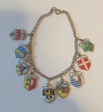 Antikes Bettelarmband mit 9 Charms "WAPPEN" aus 800er und 835er Silber 18 cm