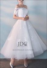 Wadenlanges Spitze Brautkleid